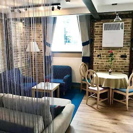 Charming Loft Near Old Town شقة